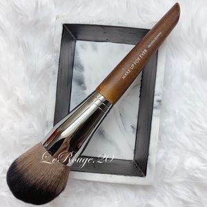 Make up for ever 126 powder brush